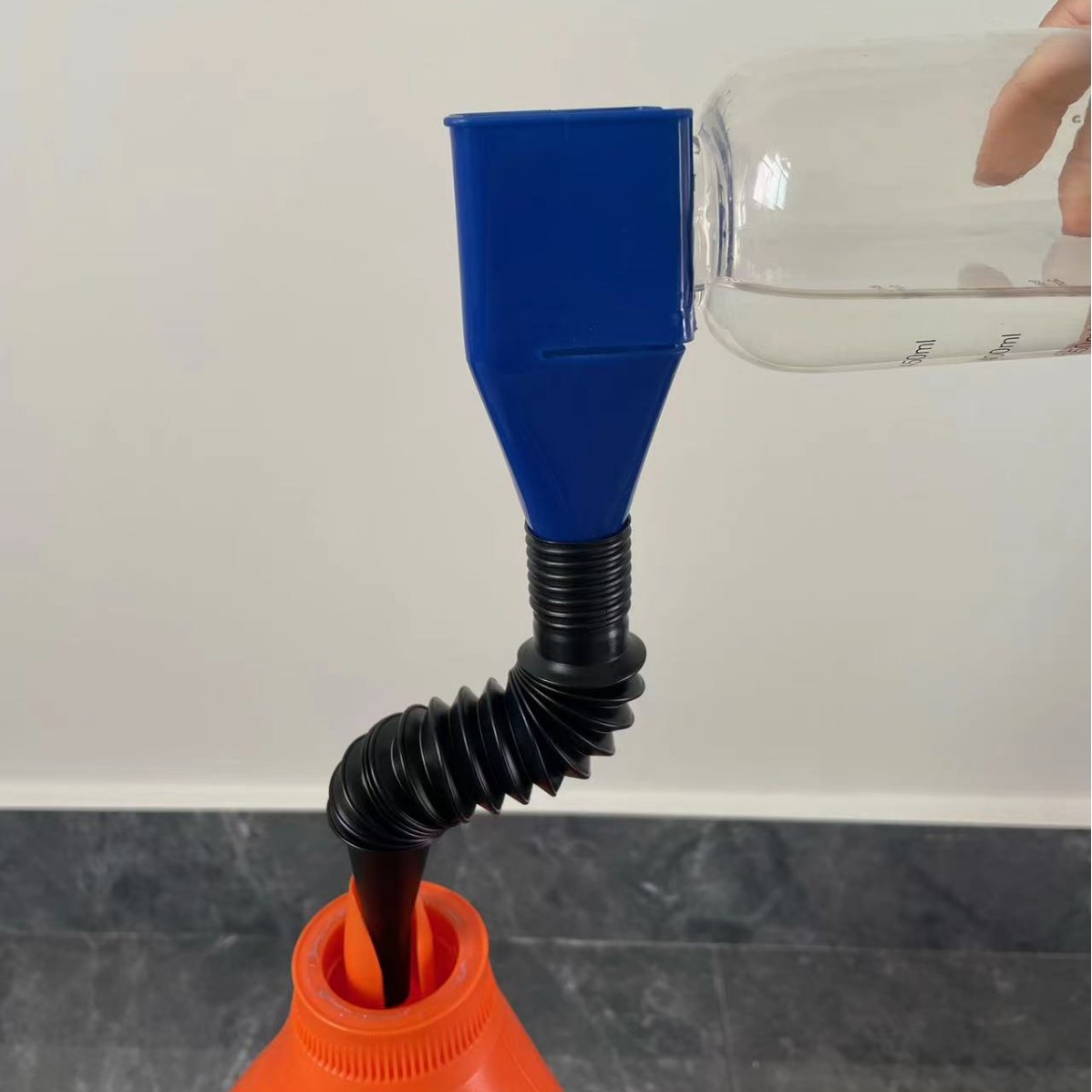 In stock convenient buckle funnel free support gasoline oil thickened square mouth fuel funnel self-driving travel emergency tool