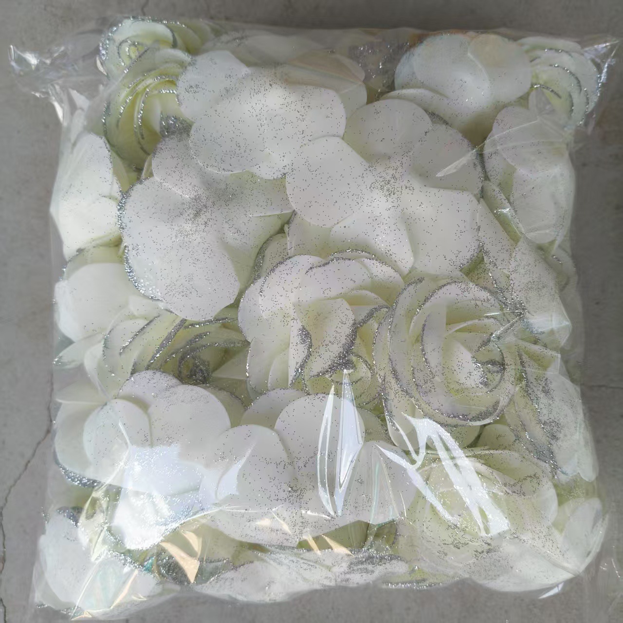 Factory Direct Delivery 8cm Foam Spray Gold Powder Artificial Pe Foam Rose Head Serrated Rose Wedding Flower Ball Material