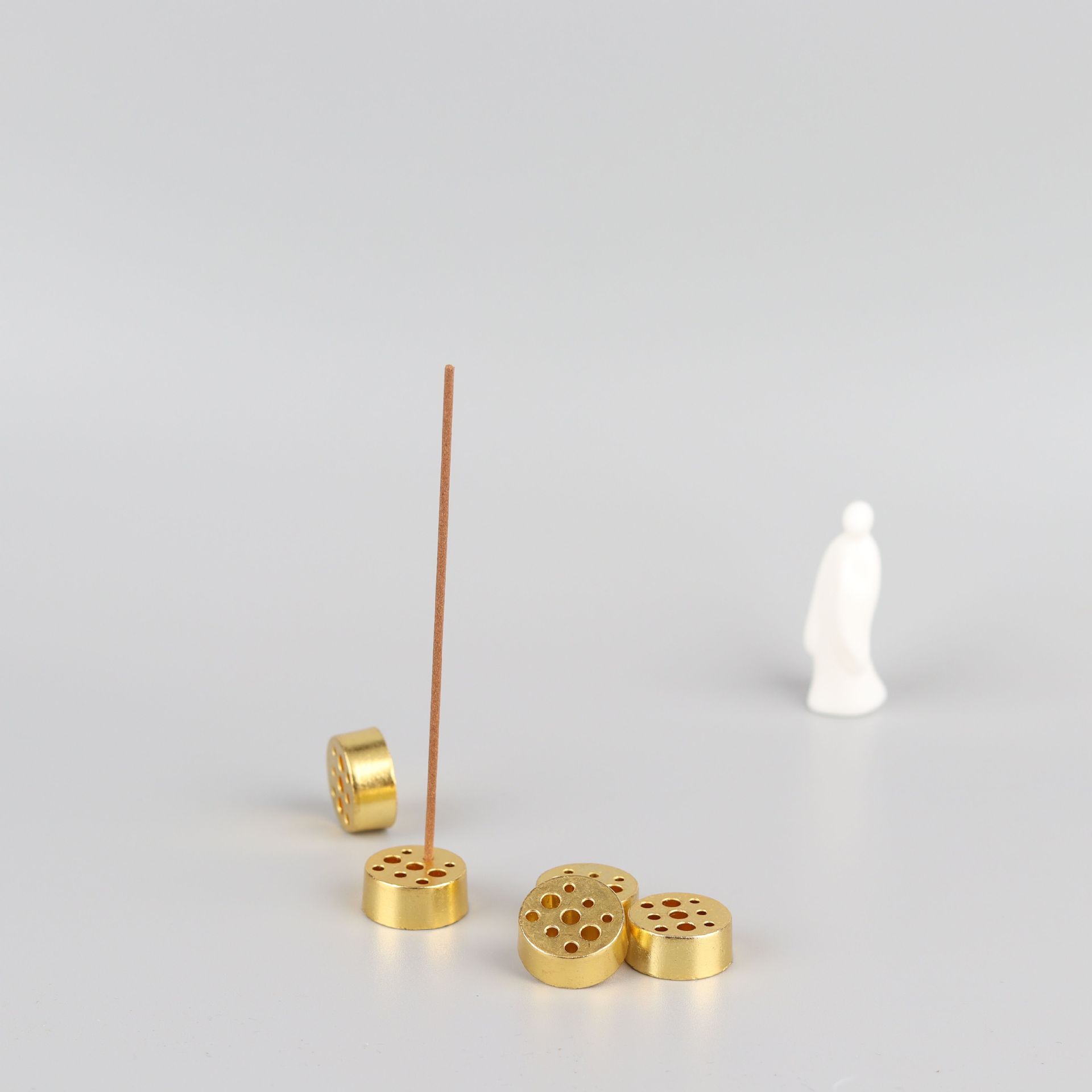 Wholesale copper alloy nine-hole incense insert porous wire incense burner home Buddha Zen aromatherapy incense burner lotus incense plate