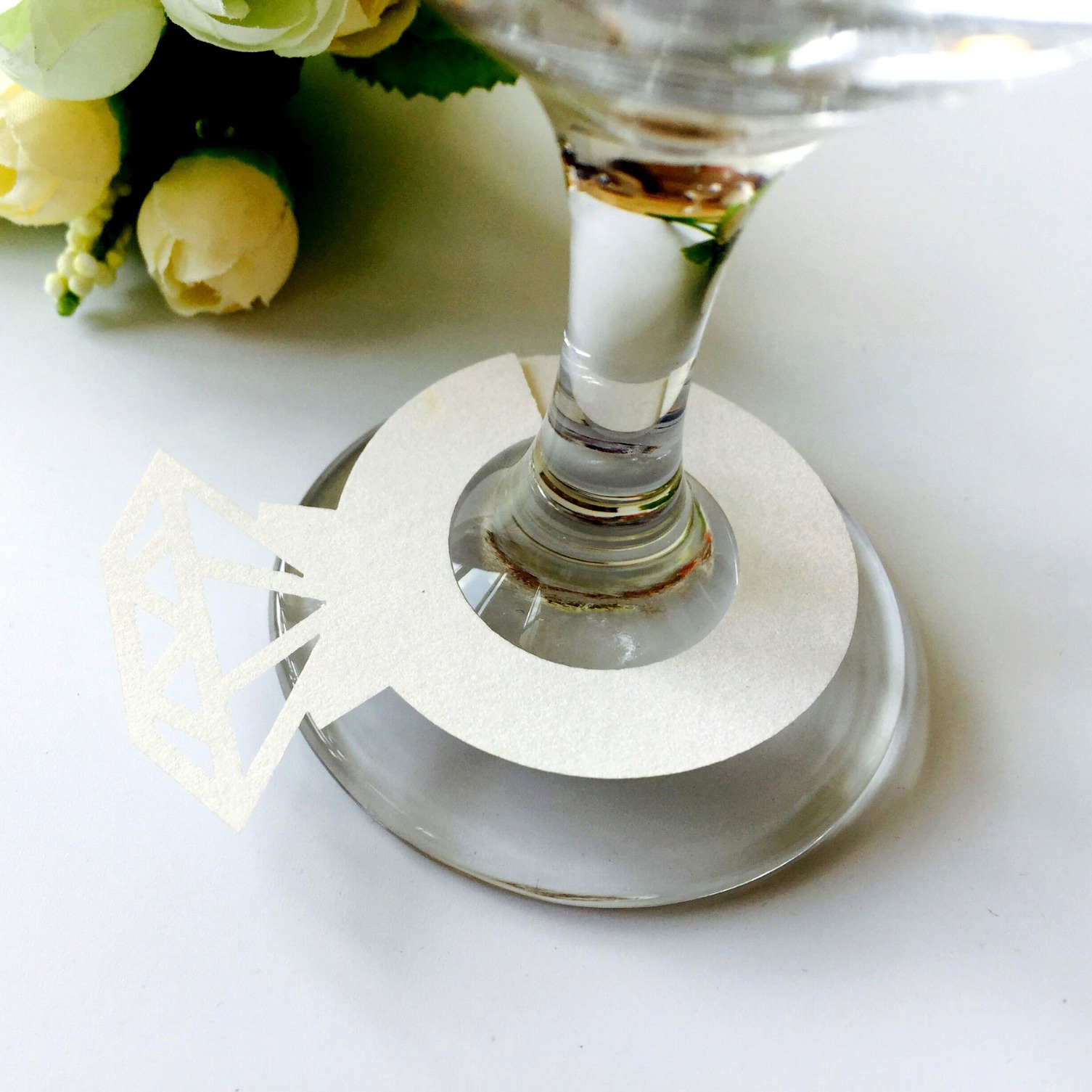 Wedding red wine decorative Cup card diamond ring hollow creative handwritten seat card Diamond Cup holder card name card