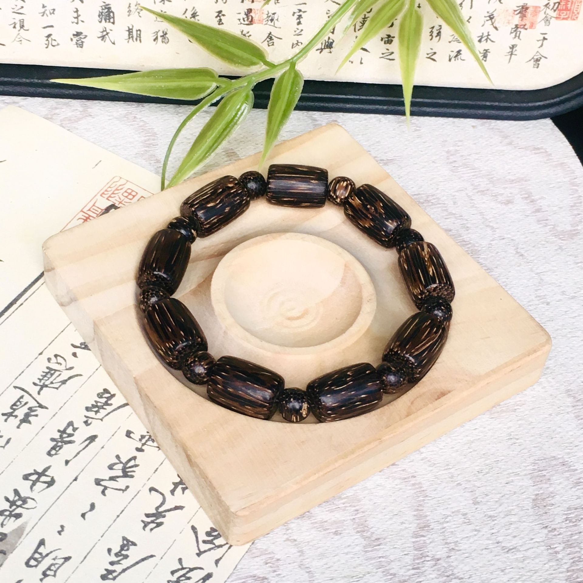Bucket-Shaped Hainan Venus Agarwood Bracelet
