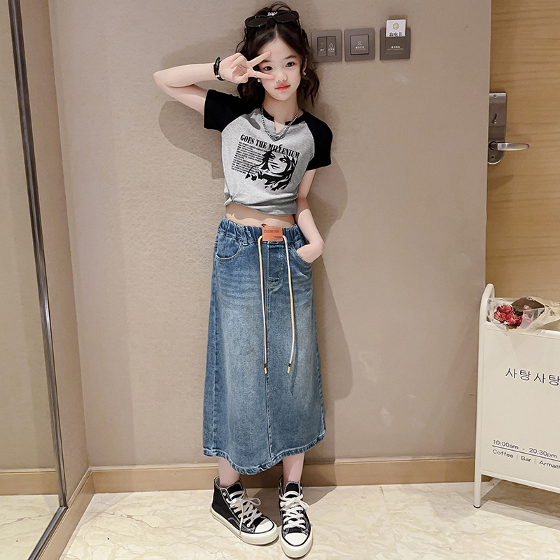 Оптовая джинсовая юбка для девочек, новое летнее корейское casual платье для старших девочек, средней длины