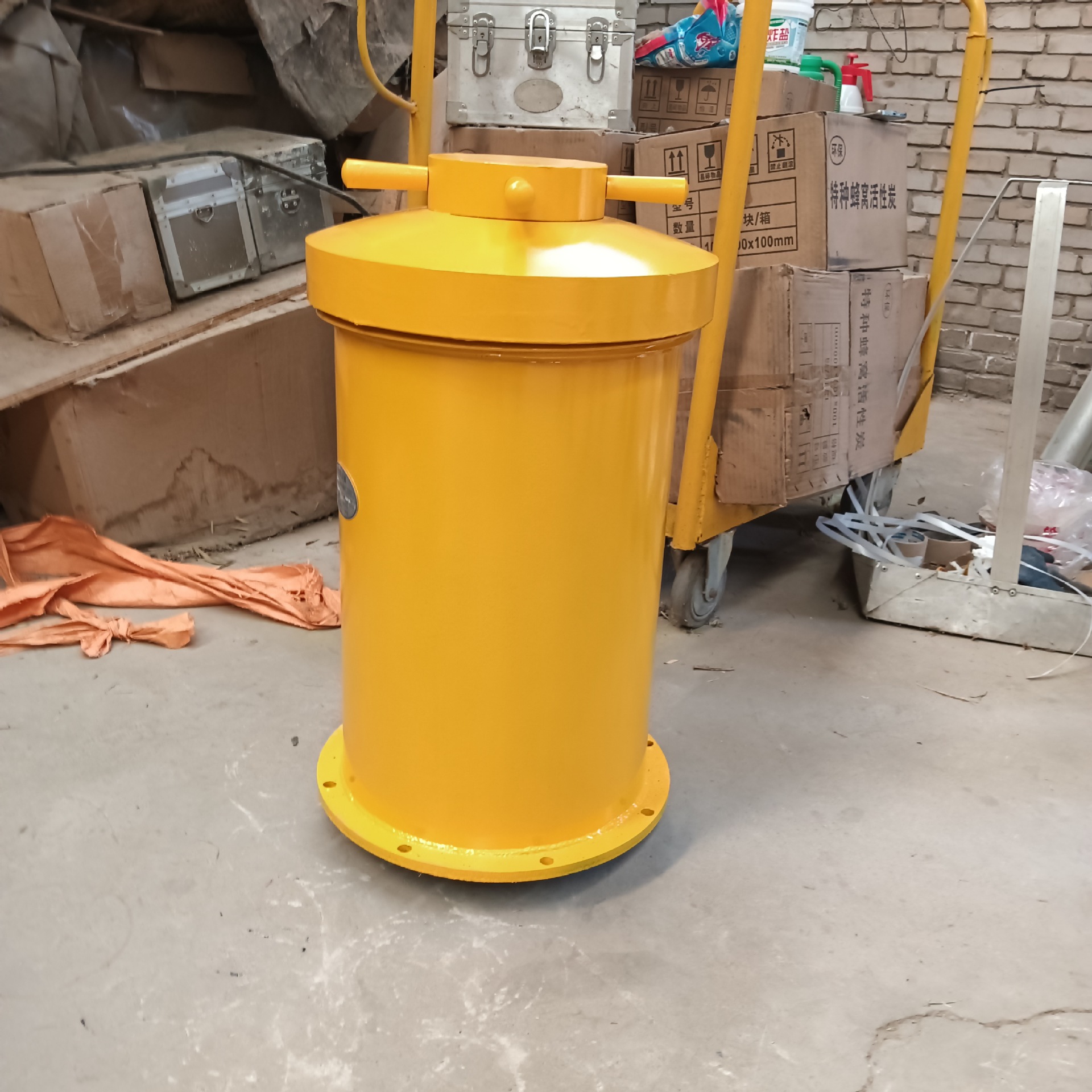 Anti-explosion container vehicle-mounted anti-explosion tank KBQ100-D detonator storage tank civil explosion transport vehicle detonator explosion-proof barrel