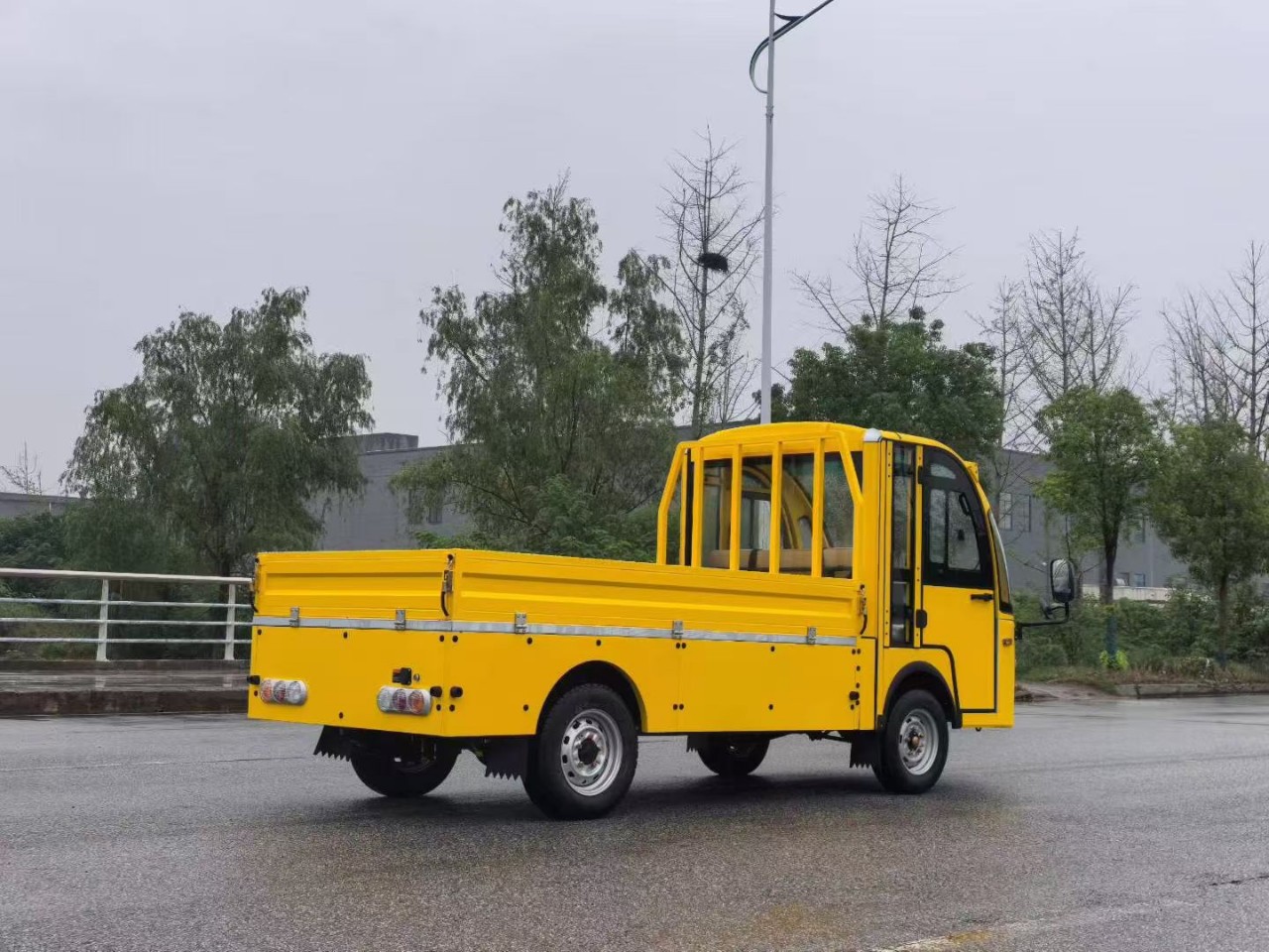 Electric Cargo Truck for Internal Factory Use, Electric Vehicle with a Load Capacity of 1500kg Tons, Pure Electric Truck