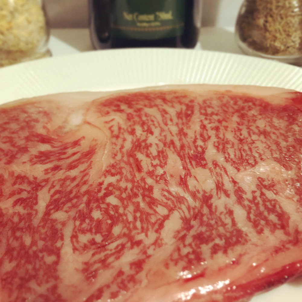 Premium Marinated Raw-Cut Beef Steak, Sirloin, Western-Style Buffet Street Steak, Fresh Grain-Fed Beef for Commercial Wholesale