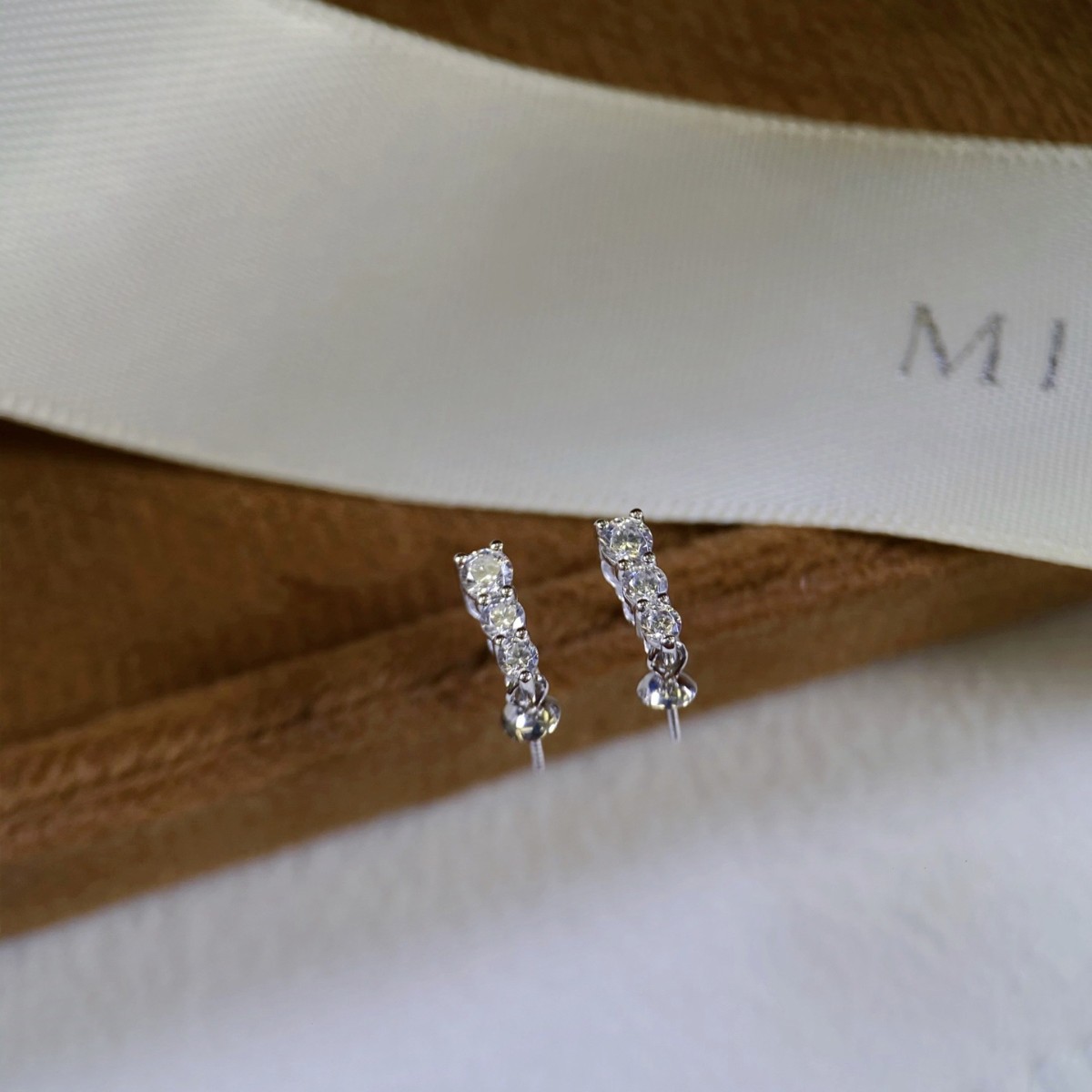 Platinum Pt900 Accessories Simple Vertical Design Earrings Zircon Inlaid Beads 9-10mm Beads Not Included