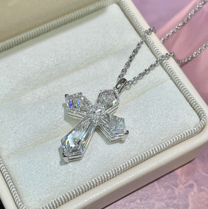 Customized Pt950 Platinum Necklace, Laboratory Artificially Cultivated Diamond Necklace, Cross 8 Carat Diamond Pendant