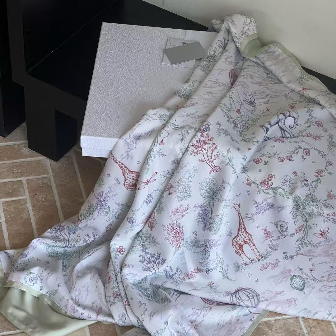 Cross-Border D Family Membership Gift Spring & Fall Mulberry Silk Cotton Blended Skin-Covering Blanket Gift Box Packaging Holiday Gift Wholesale