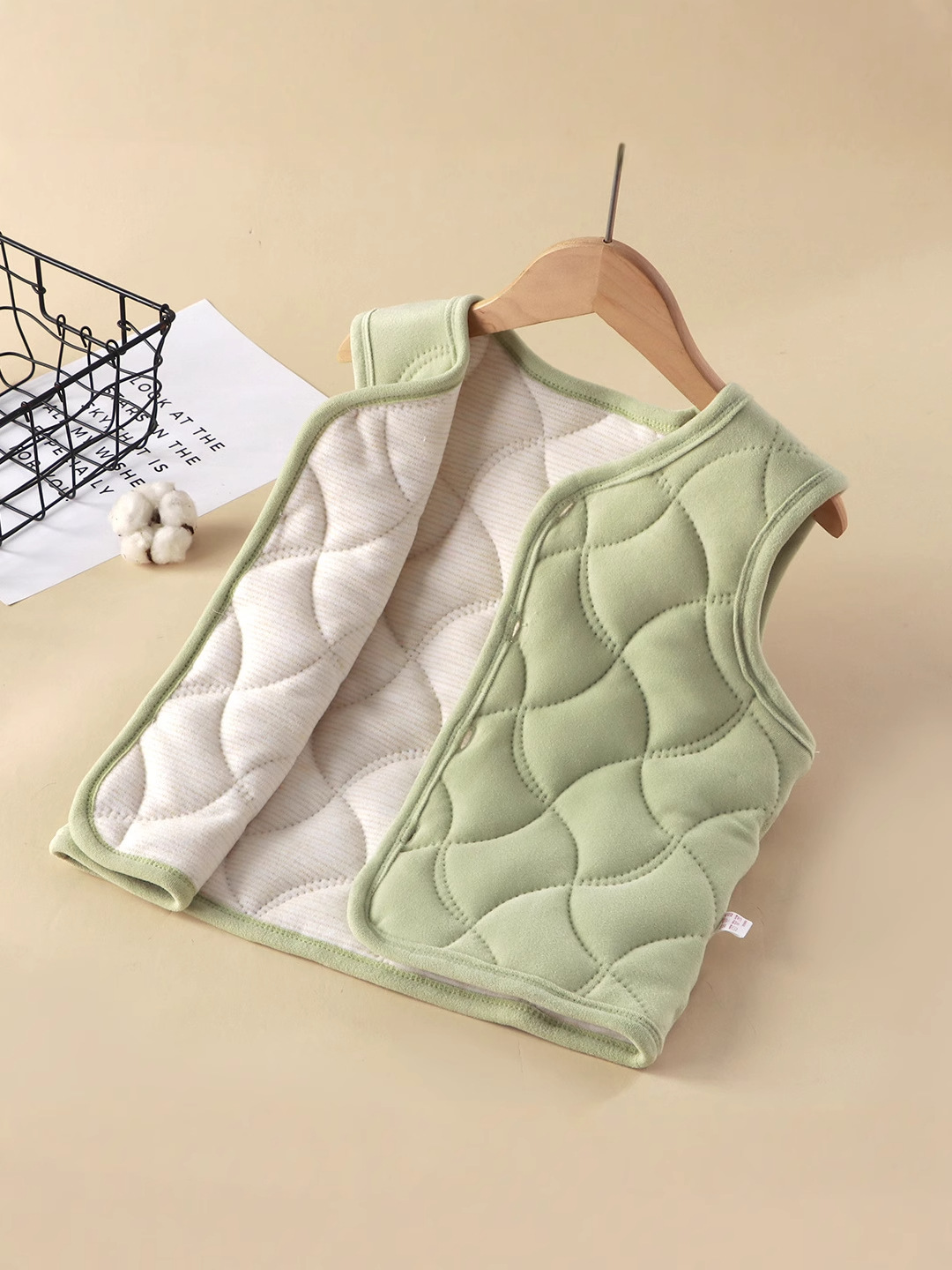 New Kidsren's Warm Vest for Autumn and Winter Fleece-Lined for Winter Students to Wear School Uniforms Artifact Winter Three-Layer Quilted Vest