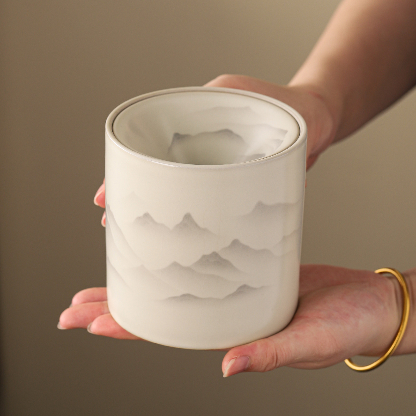 Ru Kiln Ashtray with Lid, Anti-Fly Ash, Large Ceramic Tea Waste Jar for Home Living Room Tea Table, Creative Retro Water Basin