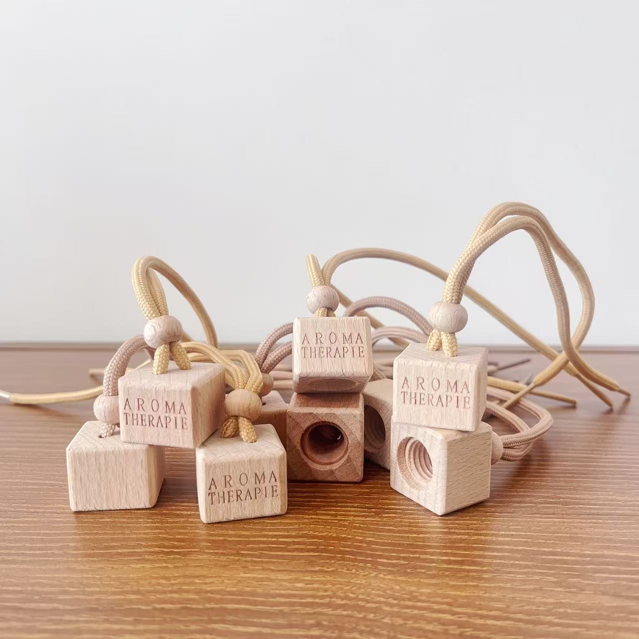 8-10ml Car Perfume Bottle Classic Square Wooden Lid 13 Caliber Perfume Bottle Lid Beech Wood Lid Can Be Customized with Logo