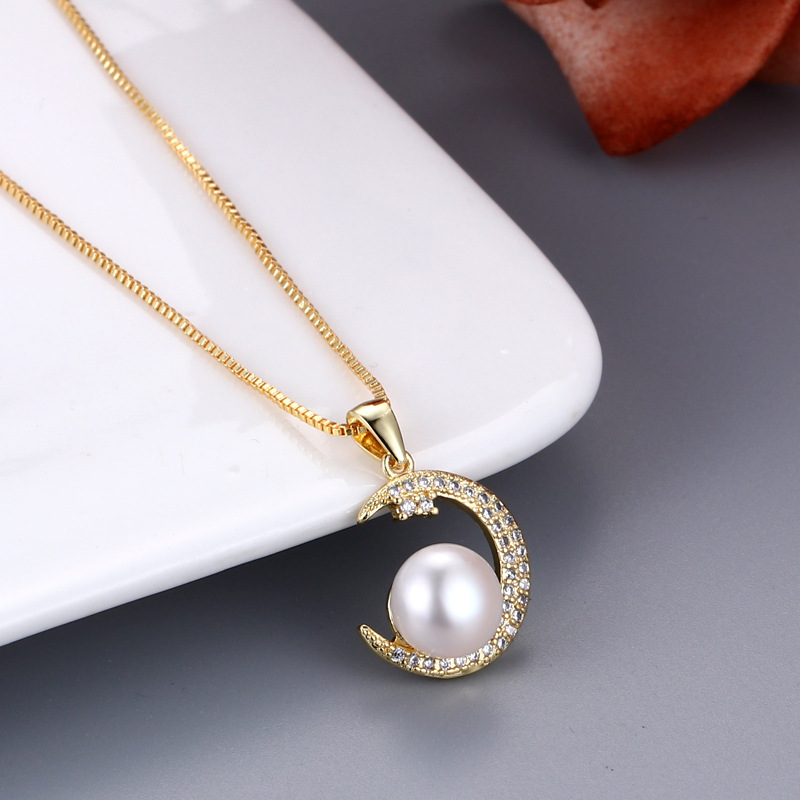 Japanese and Korean Fashion Moon Freshwater Pearl Pendant Simple Inlaid Pendant Fresh and Unique Women's Pearl Jewelry