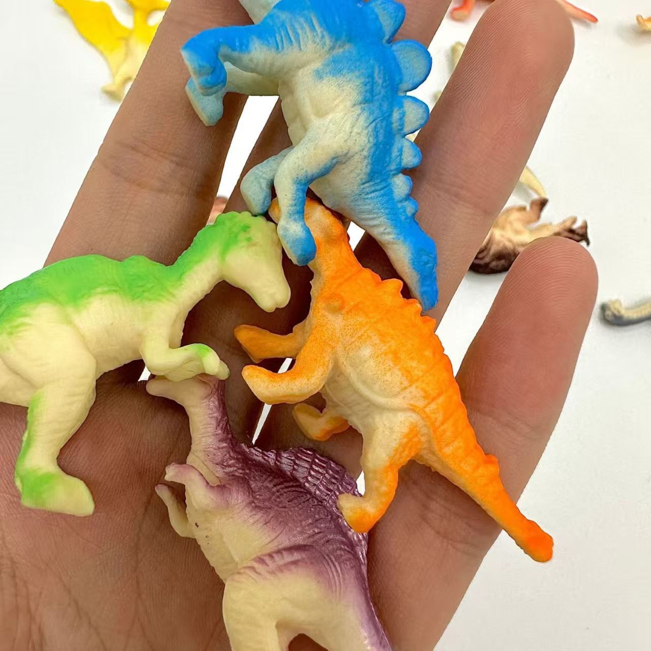 Cross-Border Bulk Mini Dinosaur Spray Paint Pvc Archaeological Dinosaur Model Gifts Wholesale