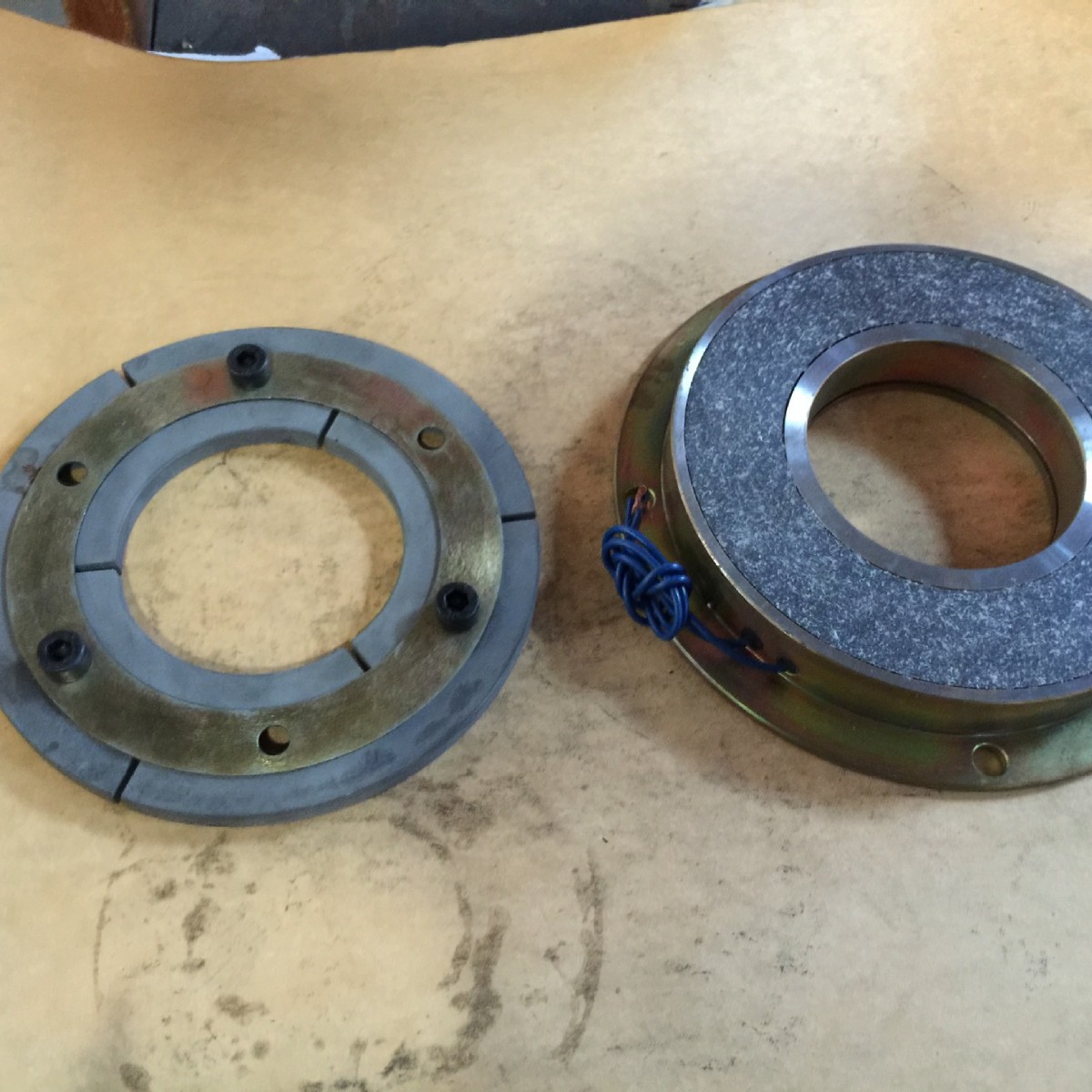 Монолитный электромагнитный тормоз -- DZD10-4 -- Прямые продажи завода в Тяньцзине