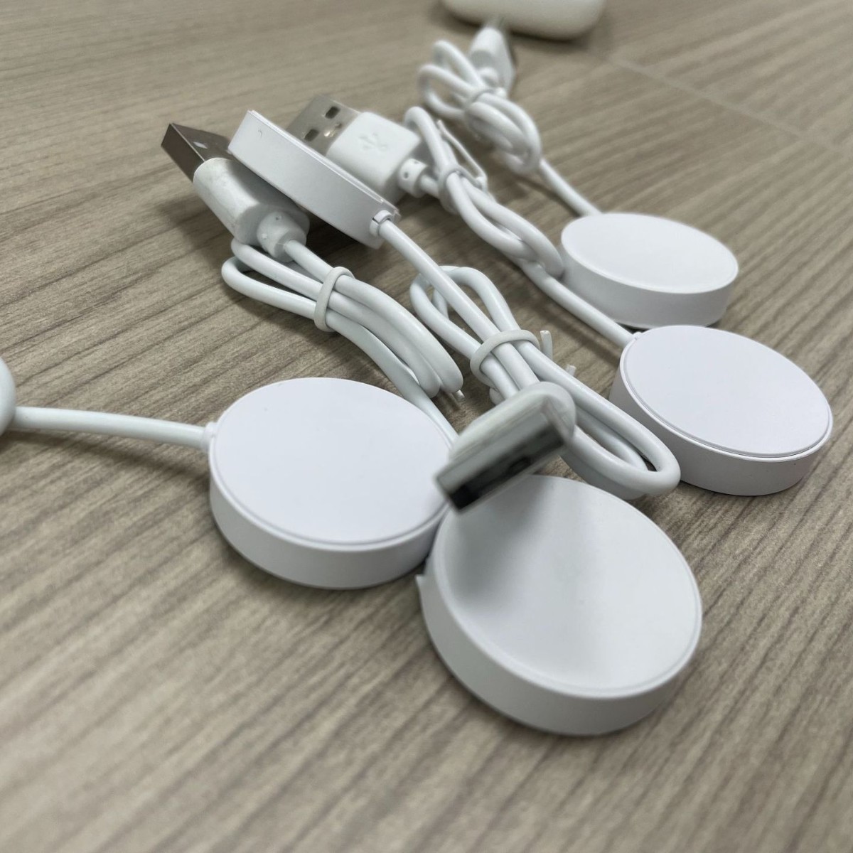 2025 is suitable for the new Huaqiangbei cross-border explosion chattering live selling smart watch wireless charging