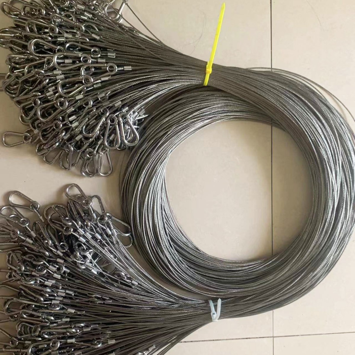 Steel Wire Rings with Aluminum Sleeves Can Be Flattened or Rounded, and Can Be Made According to Requirements. Stainless Steel Wire Ropes Can Be Customized in Various Ways