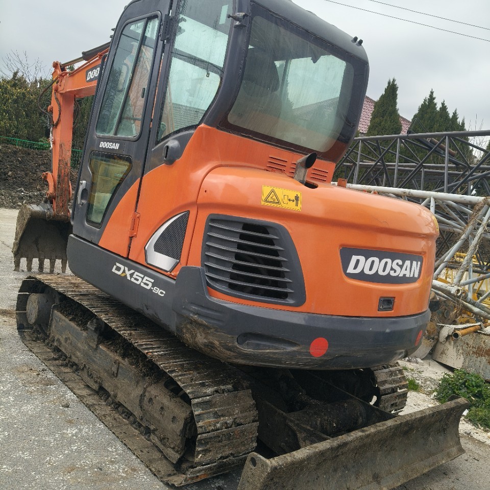 9% New Used Doosan Dx55-9C Crawler Excavator for Sale at a Low Price with Complete Procedures for Export Overseas