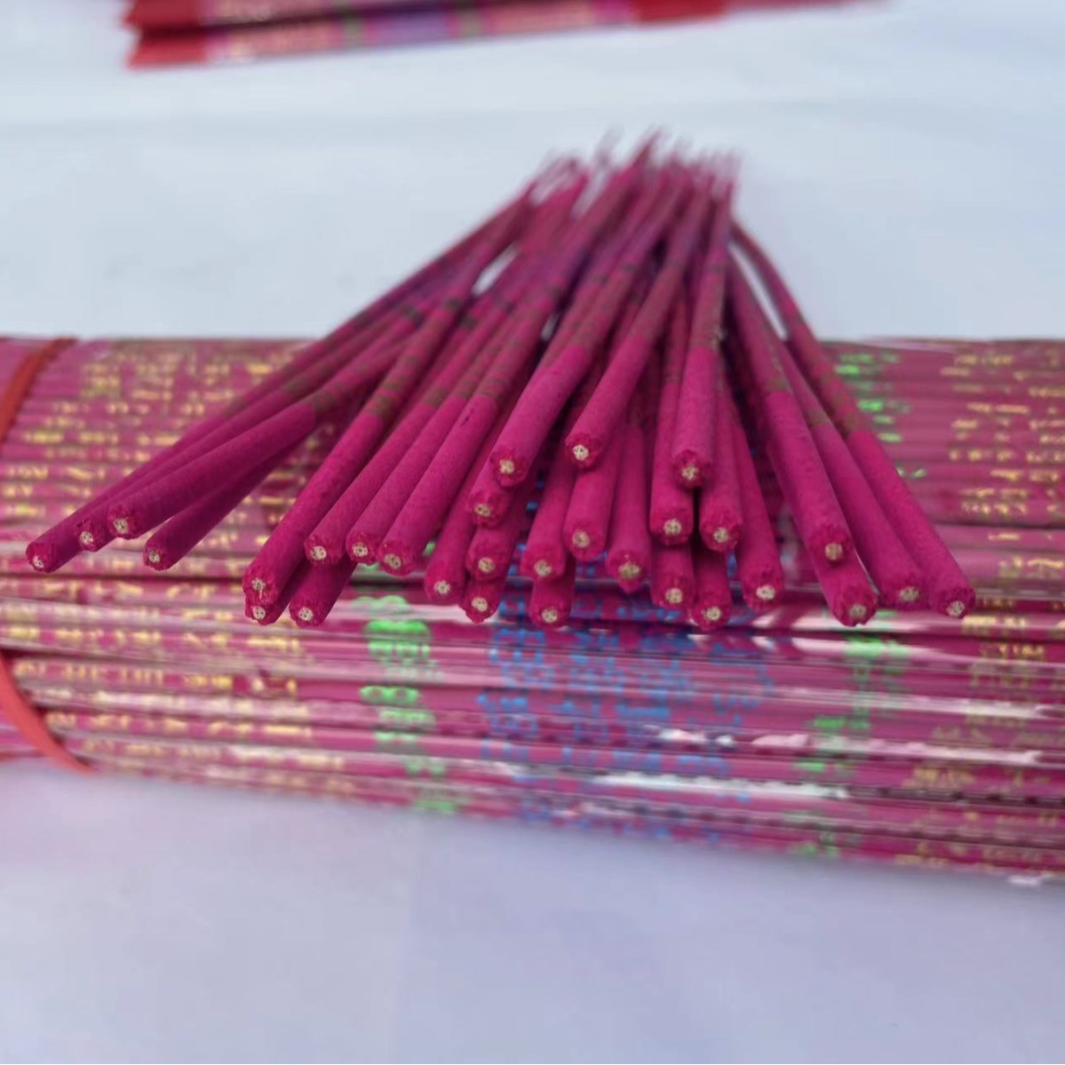 Factory wholesale 30 pieces of red incense colorful words 4 PCT Buddha temple blessing sacrifice small Gangxiang