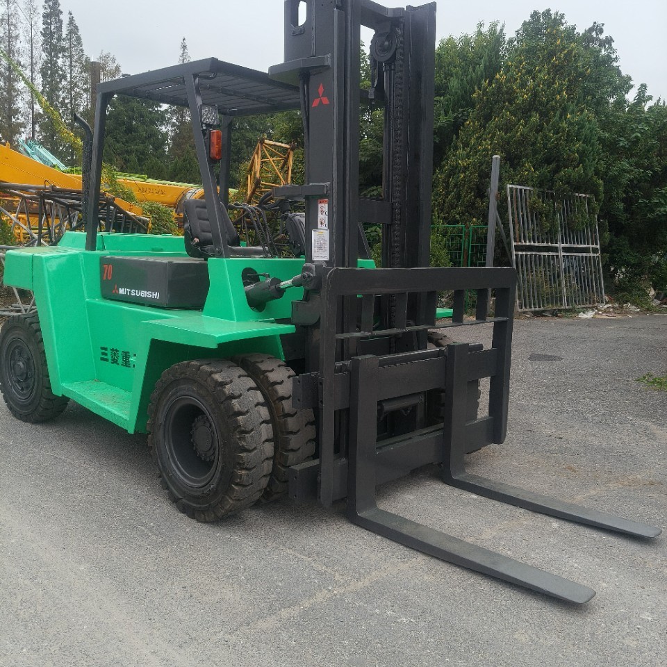 Foreign Trade Direct Sales Japan Mitsubishi 7 Tons Used Forklift Can Export with Adjustable Distance Fork