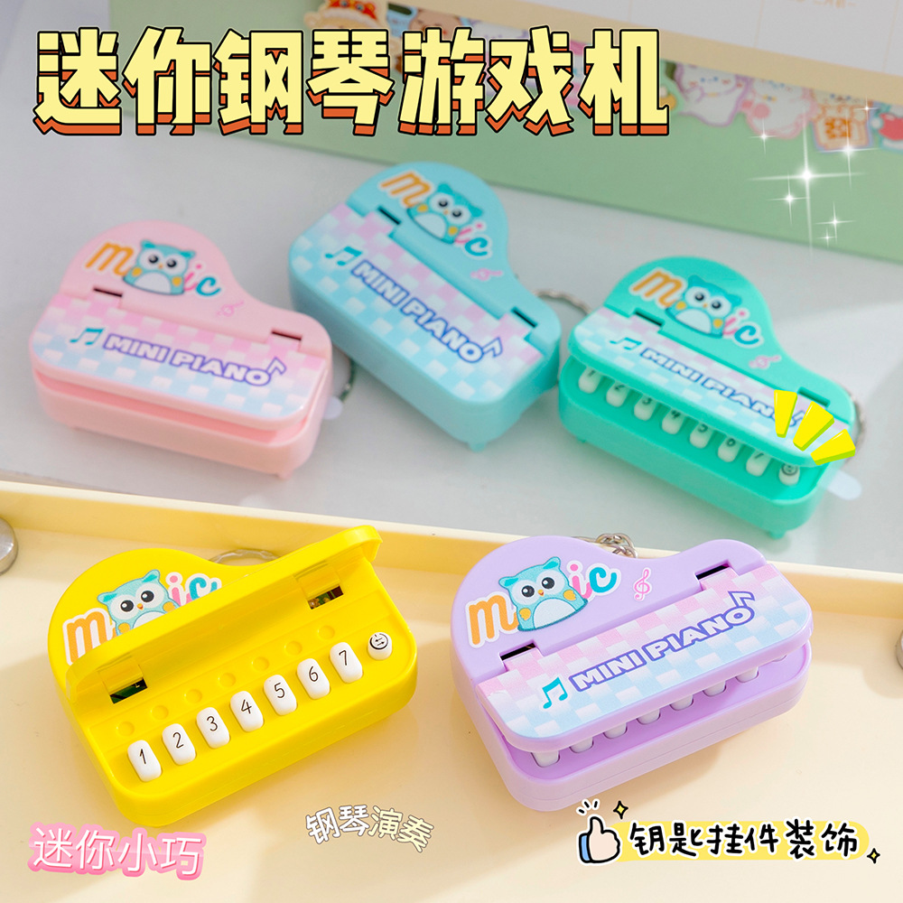 Cross-Border Children's Toys Simulation Electronic Piano Electronic Keyboard Keychain Pendant Creative Handheld Electronic Game Console