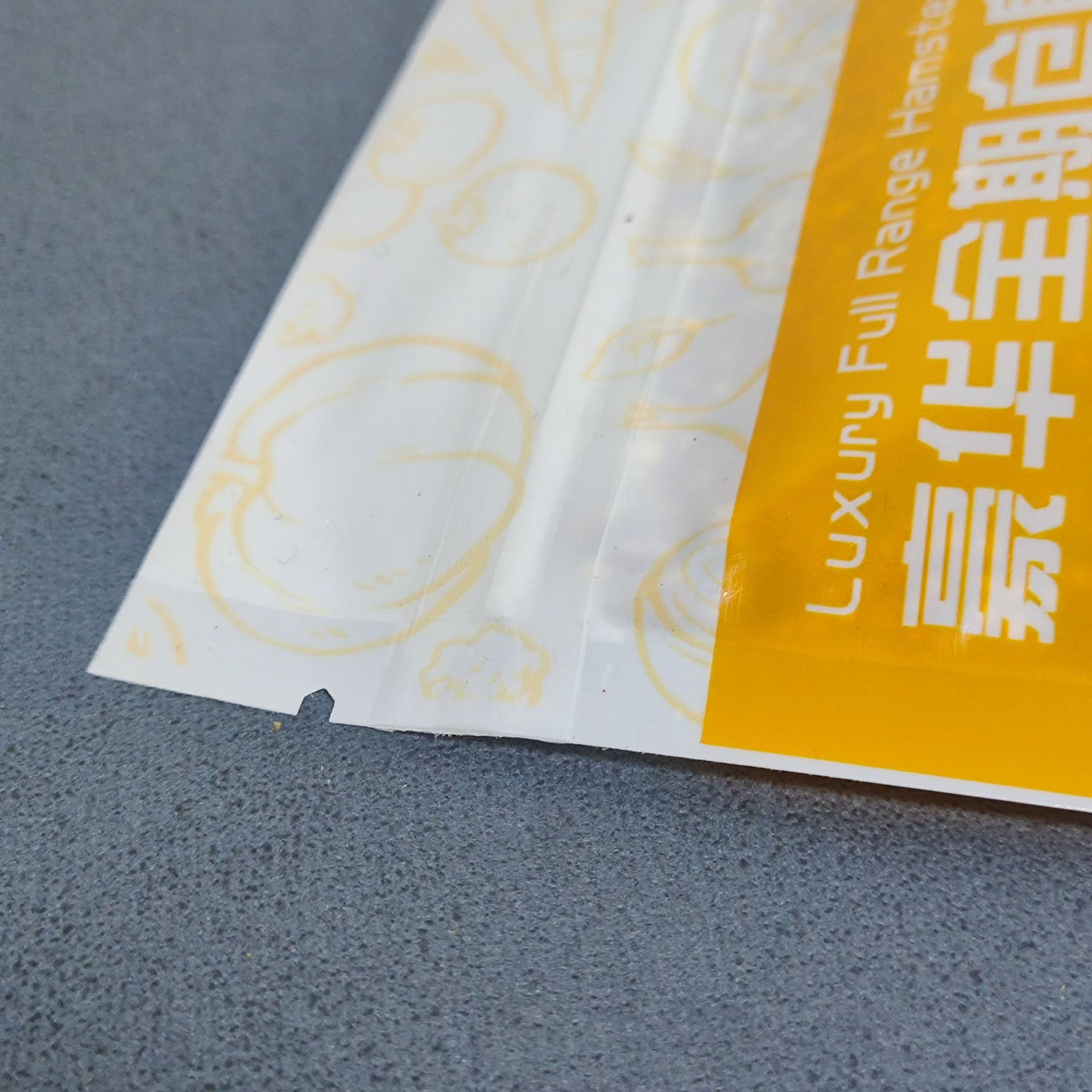 Supply of Luxury Full-Term Hamster Food Packaging Stand-Up Bags and Self-Sealing Strip Packaging Bags