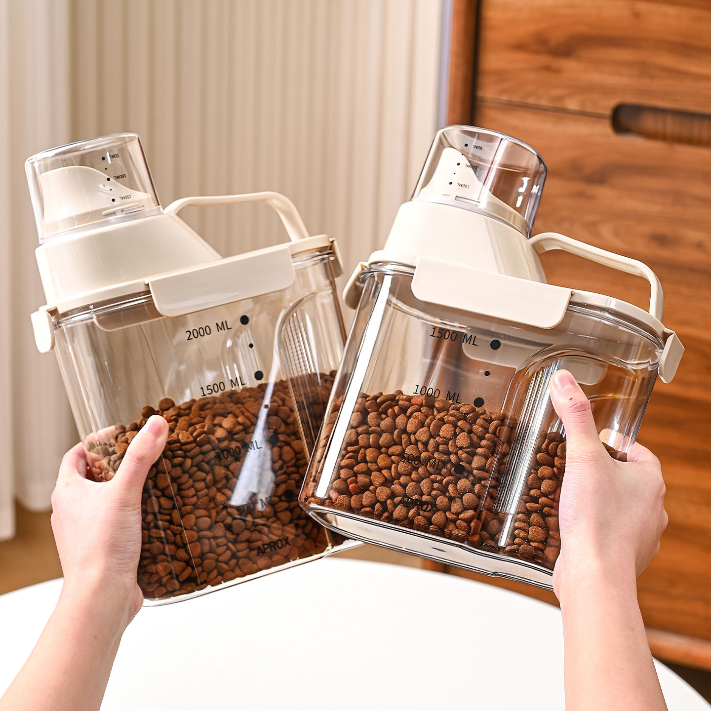 Cat Food Storage Barrel, Dog Food Sealed Can, Pet Snacks, Moisture-Proof Vacuum Cat Food Storage Barrel Storage Box with Measuring Cup