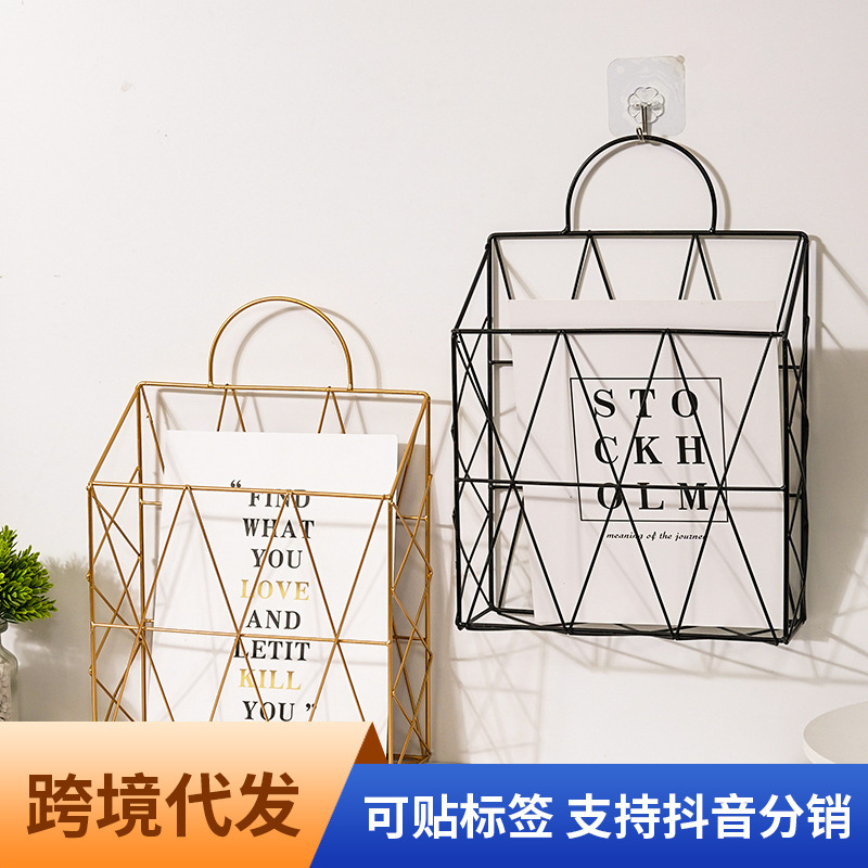 Скандинавский стиль, железная настенная полка, настенный книжный шкаф, стенд для хранения, настенный журнальный стенд, простой стенд для книг и газет в гостиной