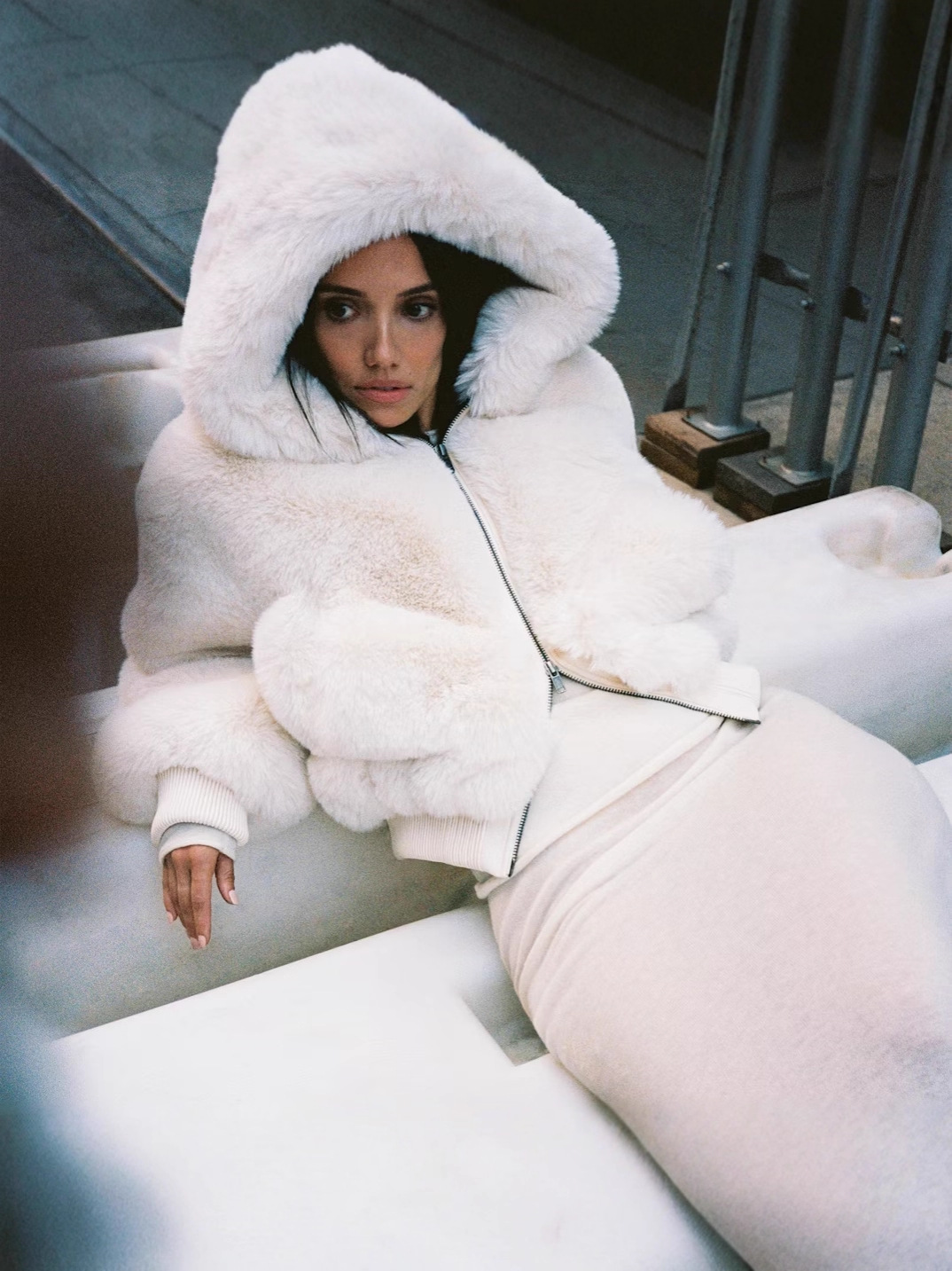 Skims 25 New Winter Women's Hooded Imitation Fur Warm and Easy to Wear Plush Environmentally Friendly Fur Zipper Jacket