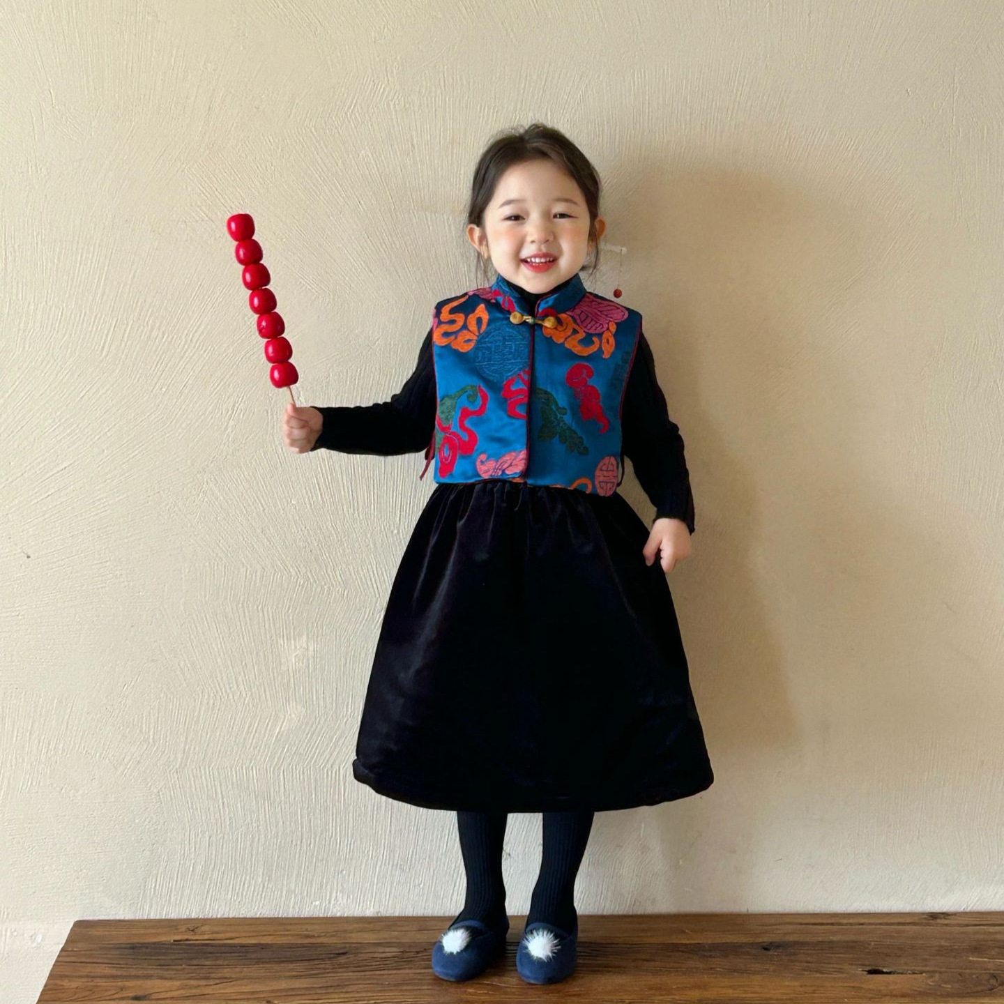 Новая зимняя одежда для детей 2024, китайский стиль, яркий жилет с атласом для девочек