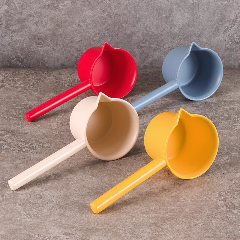 Thickened plastic water ladle commercial kitchen long handle water ladle water ladle catering large soup spoon canteen porridge spoon food grade