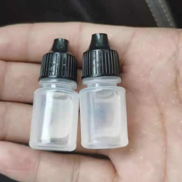 Hair Clipper anti-rust lubrication small oil bottle electric clippers lubricating oil hairdressing scissors maintenance oil door lock maintenance oil