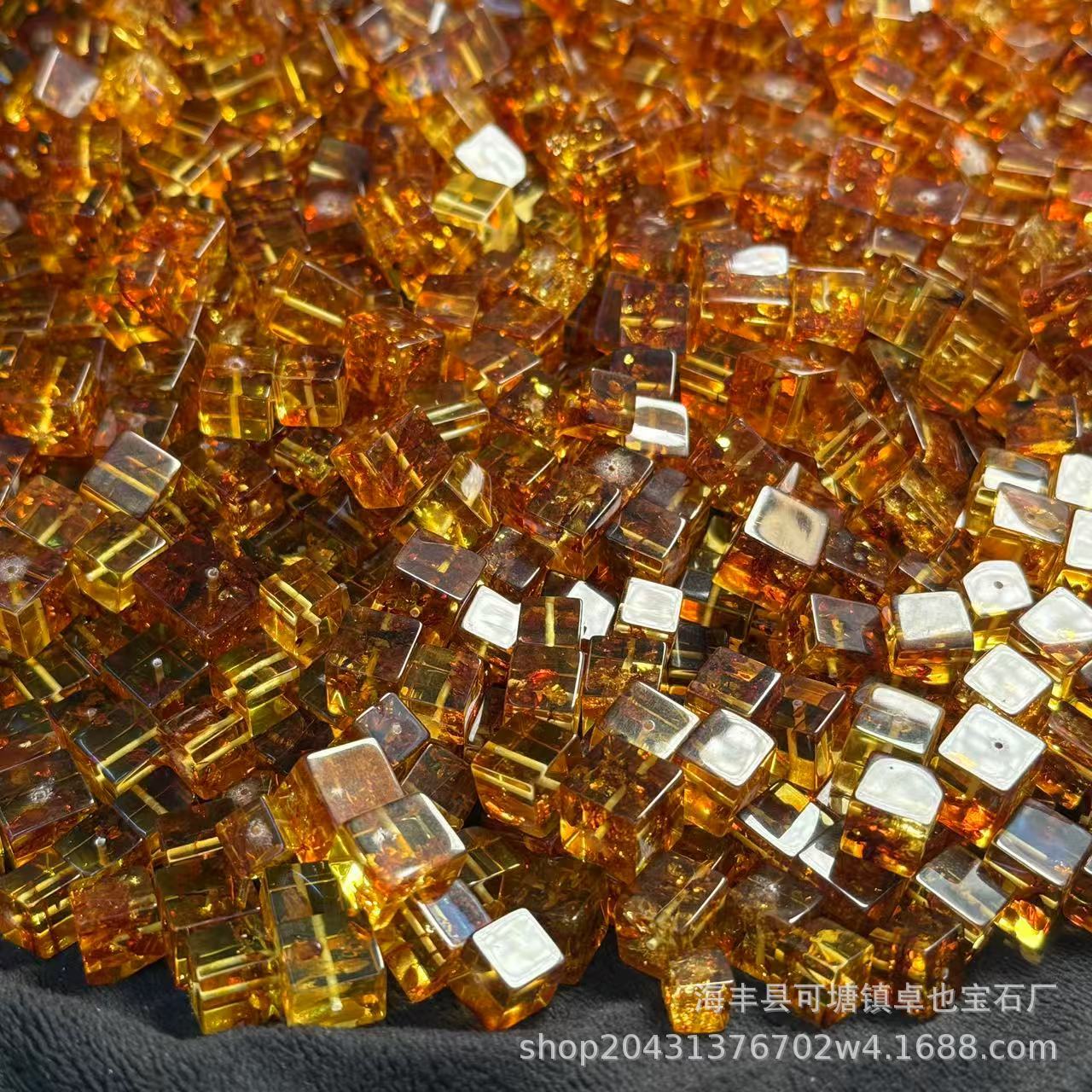 Manufacturer Wholesale Natural Amber Beeswax Square DIY Handmade Versatile Flower Amber Sugar Cube Rubik's Cube Small Accessories