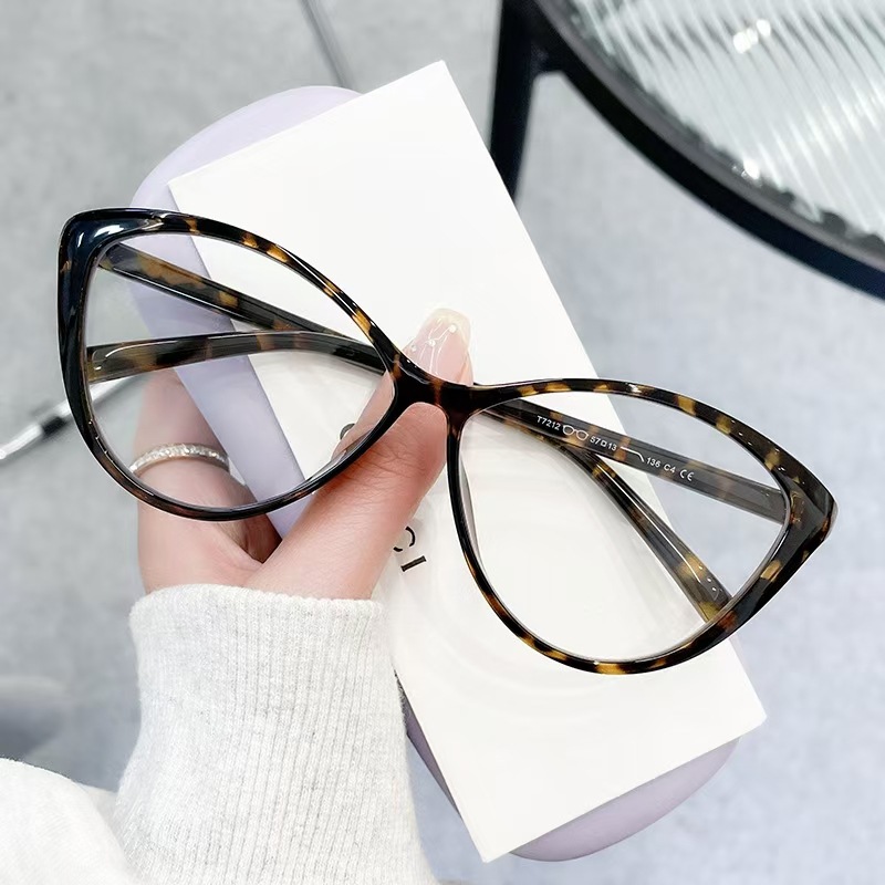 Retro Cat's Eye Flat Glasses Women's Advanced Sense Anti-Blue Light Glasses Near-Sight Frame European and American Plain Cross-Border Glasses