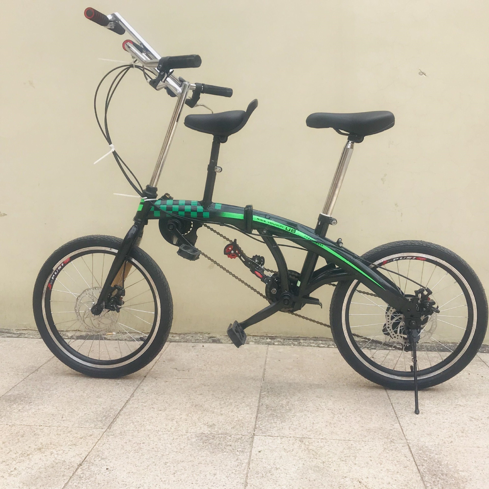 Двухместный велосипед для родителей и детей, фиолетовый трицикл, стандартный товар, двойные дисковые тормоза, шелковые цветы