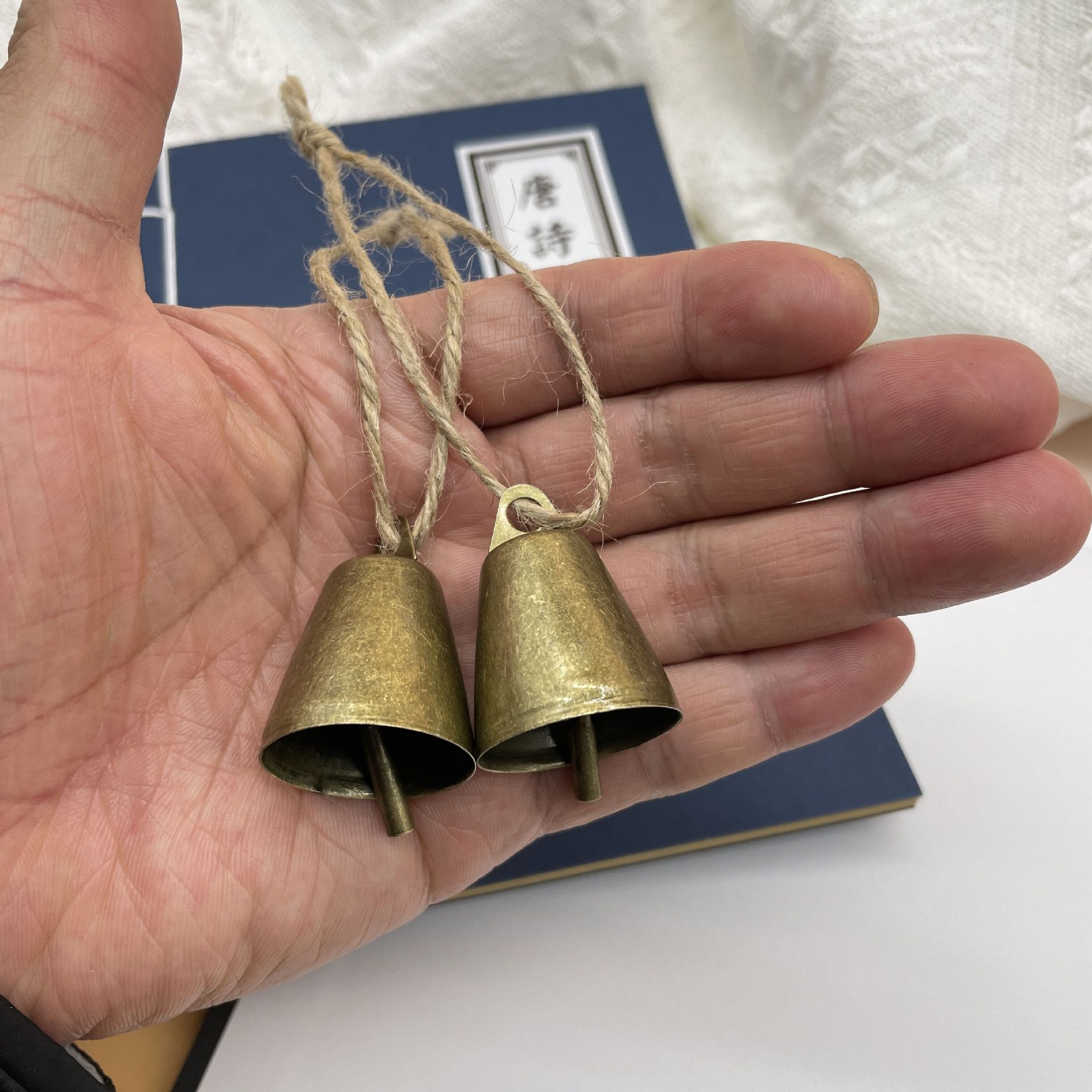 Christmas Opening Horn Bell Vintage Bronze Wind Bell Pendant Metal Decoration Small Bell DIY Jewelry Accessories