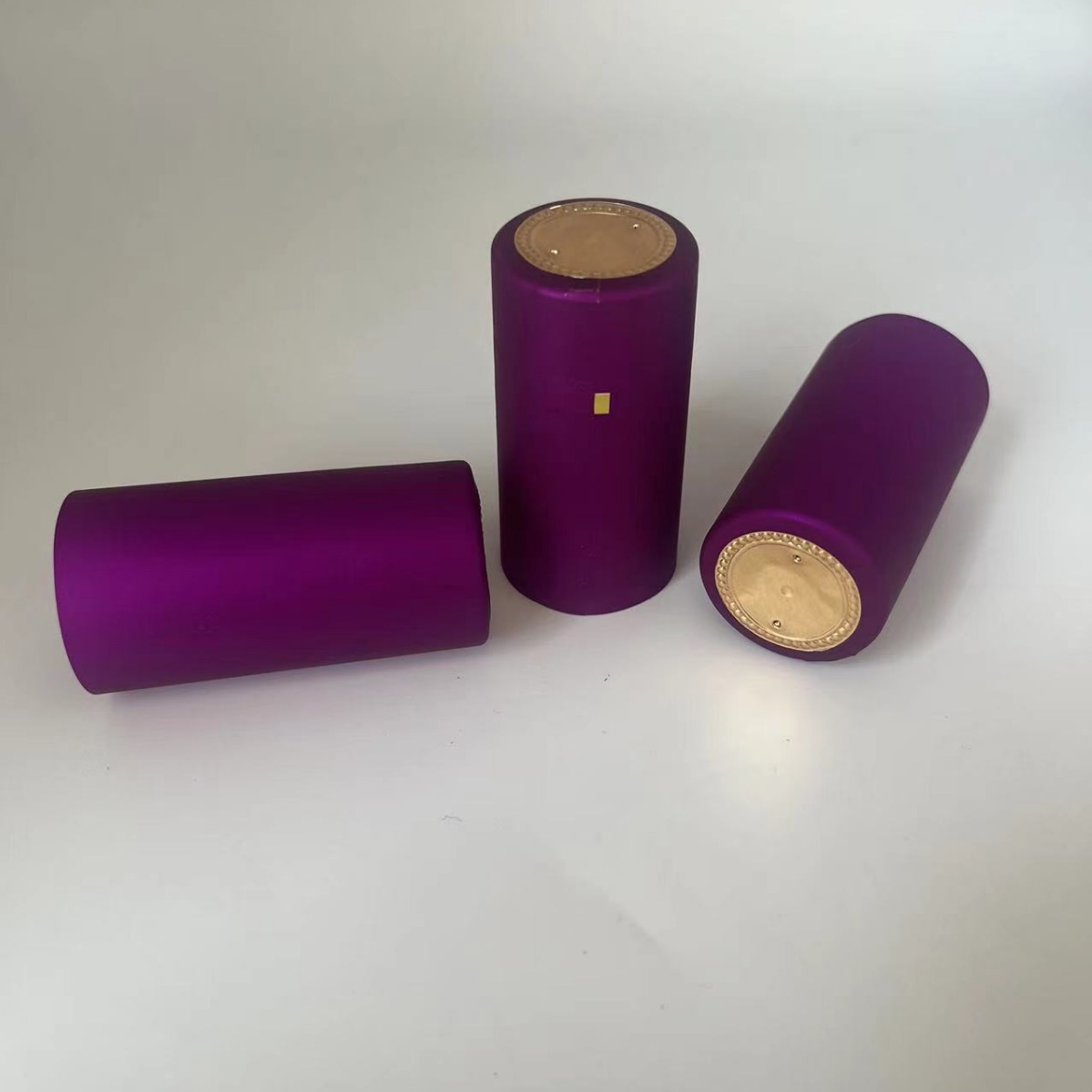 In-Stock Pvc Cap Shrink Wrap for Wine Bottles with Easy-Open Pull Tabs, Heat Shrink Film for Glass Wine Bottles, Customizable