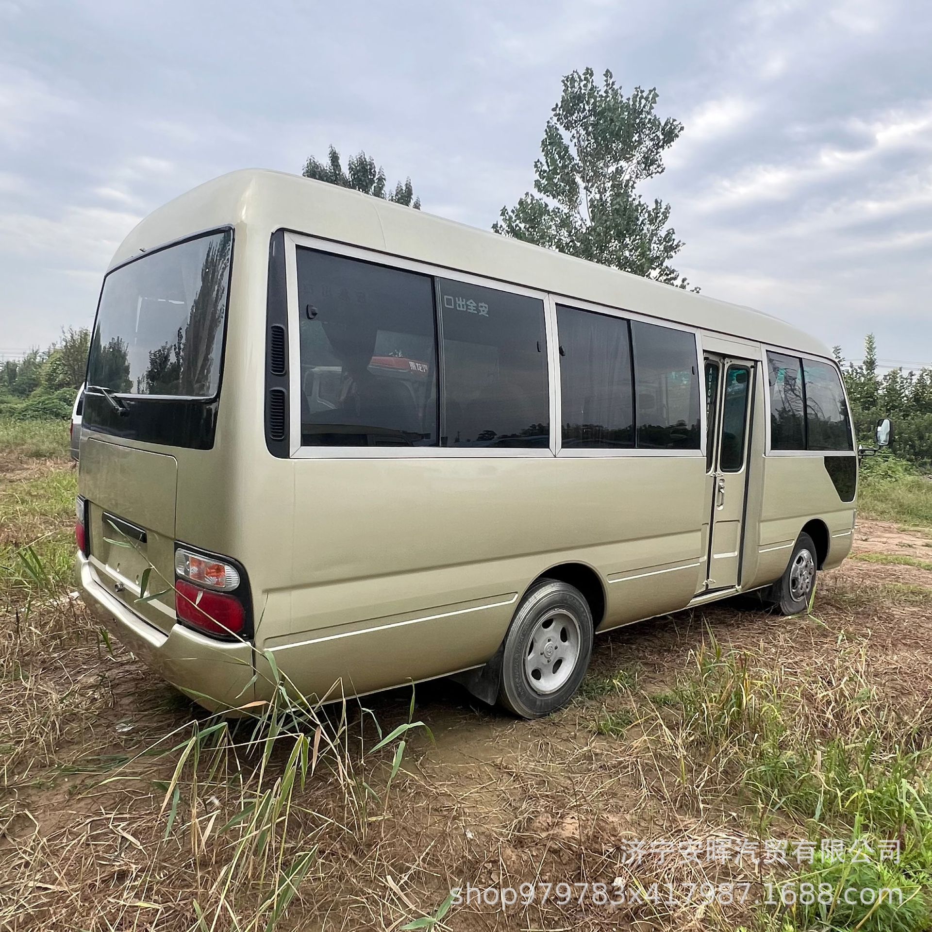 Used Toyota Coaster 23-Seater Minibus for Sale, Automatic Doors, 4-Cylinder, Yutong Small to Medium-Sized Minibus