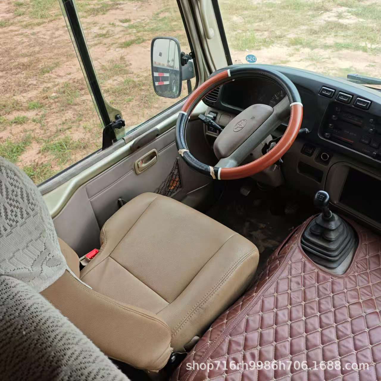 Year-Round Export of Electric Door Minibuses, Old Toyota Coaster Buses, Medium-Sized Buses with 19-23 Seats