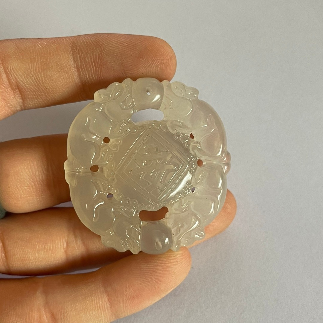 Factory wholesale agate white chalcedony double-sided brave lucky pendant tassel car hanging life peace jewelry accessories