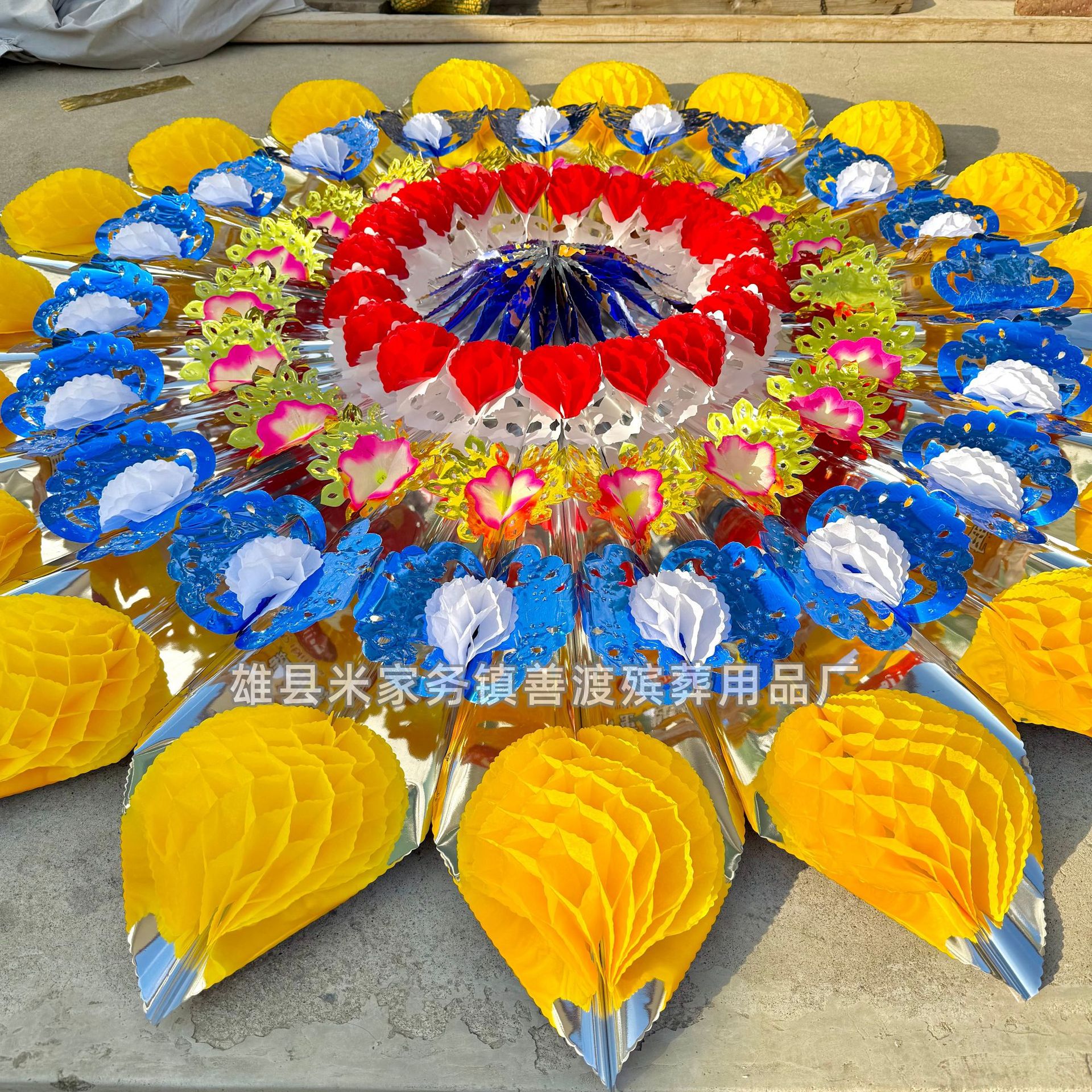 1.8m Funeral Wreath Bright Circle Flower Material Three Balls 0.7~ 3m Each Size White Funeral Paper Flower Production and Wholesale