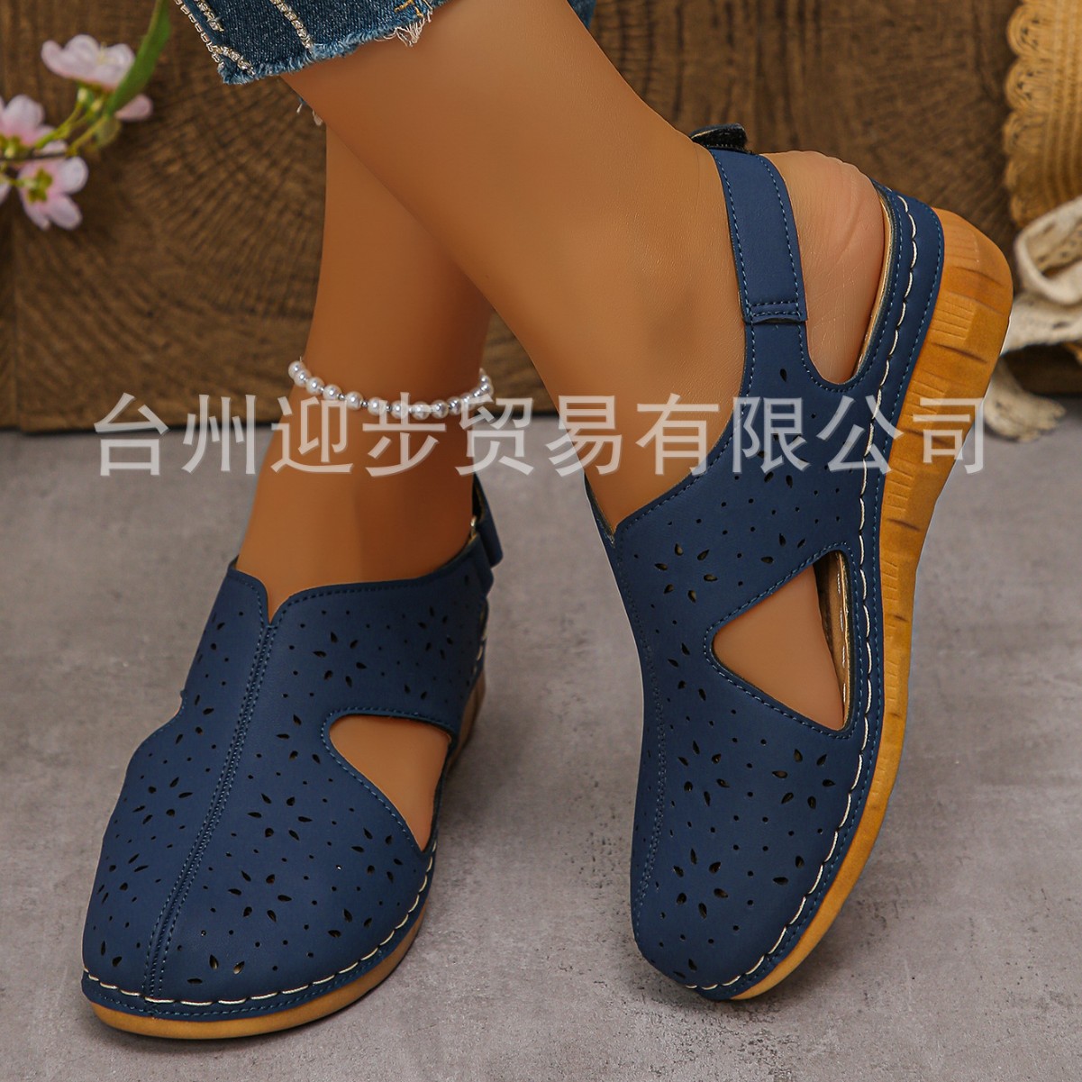 Cross-Border European and American Casual Sandals 2025 New Cut Out Breathable Velcro Straps Wedge Heel Fish Mouth Car Stitching Baotou