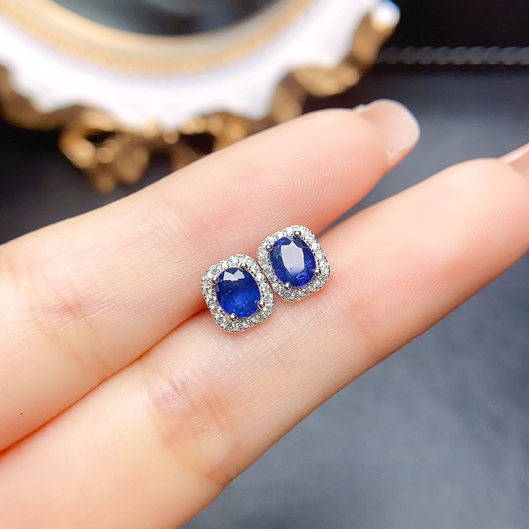 Factory wholesale explosions natural sapphire earrings S925 silver inlaid with the main stone 4*5 selling Europe and the United States a generation of hair