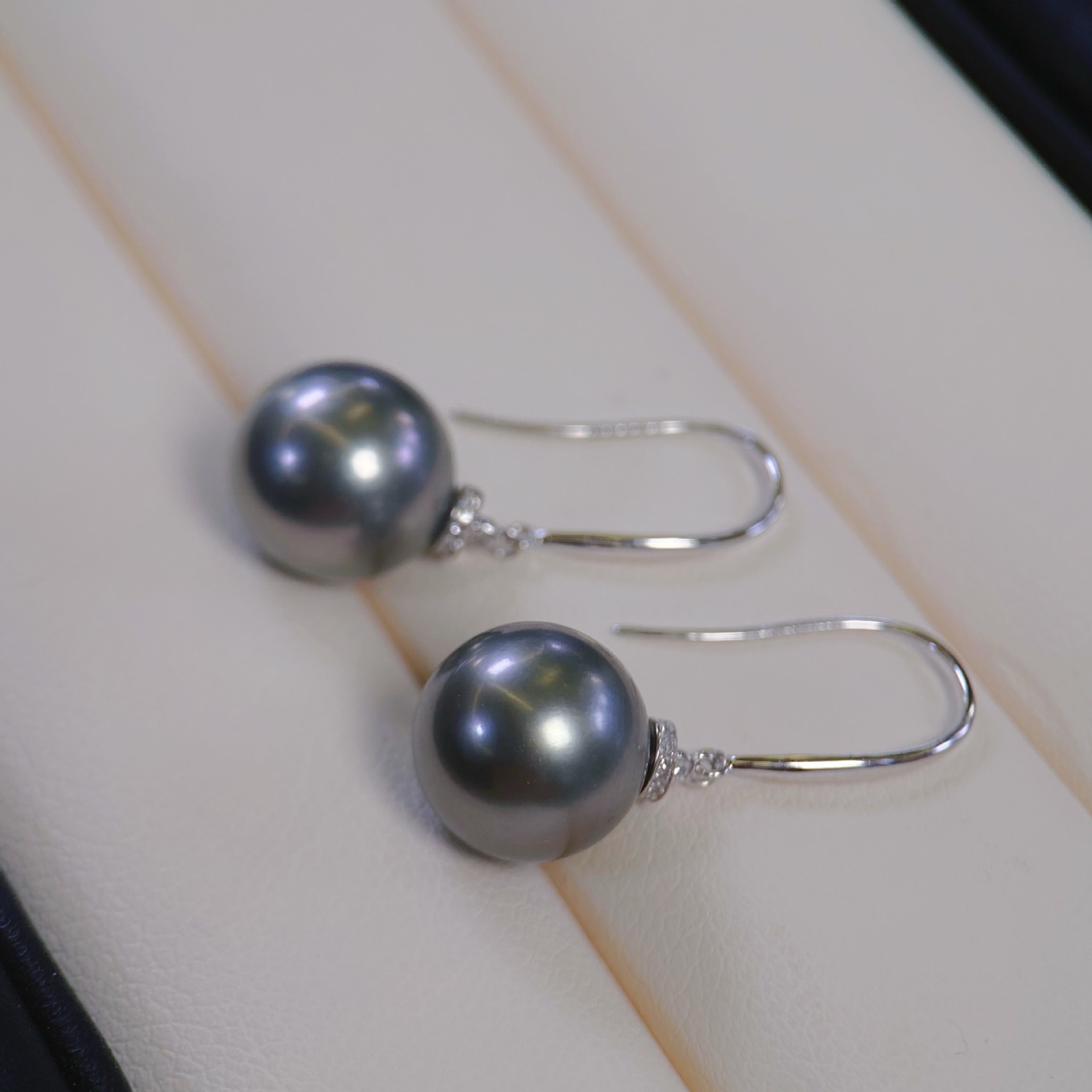 Platinum Pt900 Accessories Simple Ear Hook Diamond D0.03Ct Picture Beads 10-11, 12-13mm