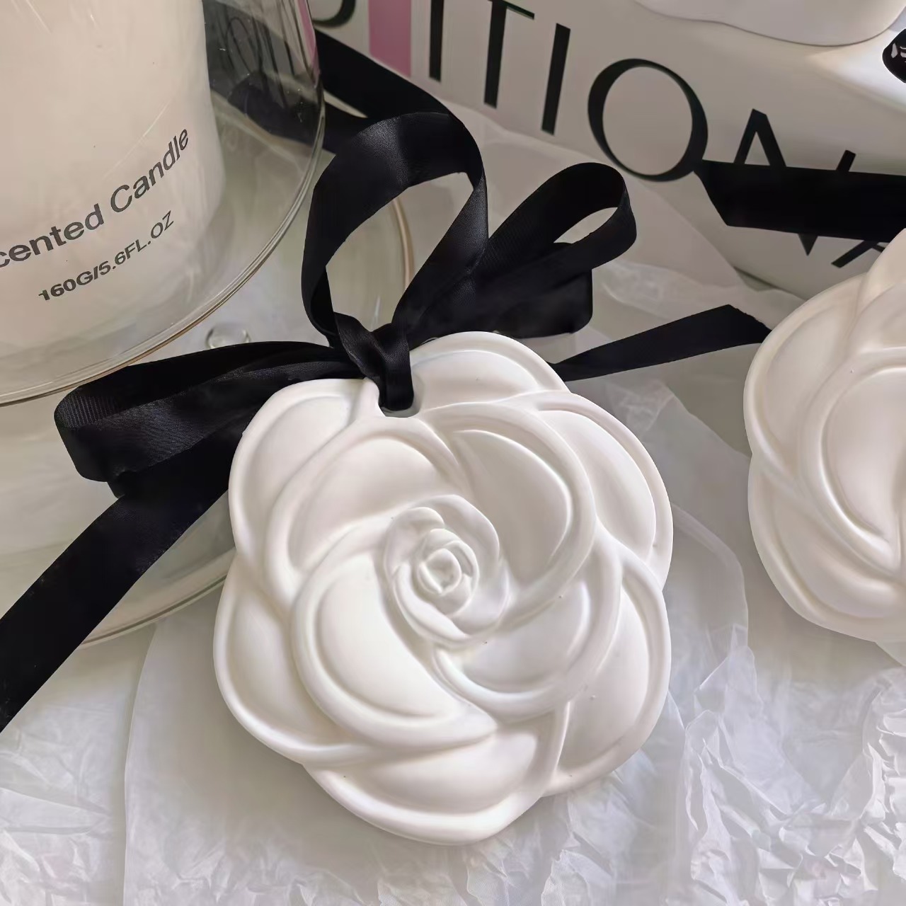 Camellia Aromatherapy Wax Tablets Bedroom Wardrobe Gypsum Wax Block Fragrance Tablets Car Fragrance Pendant Deodorizing Fragrance Hanging Wall Type