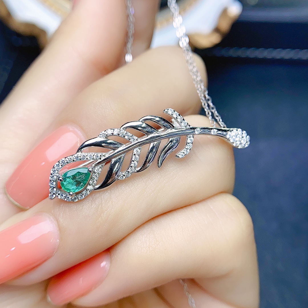 Factory Wholesale Popular Natural Emerald Brooch S925 Silver Inlaid Main Stone 4*6 Hot Selling European and American Drop Shipping
