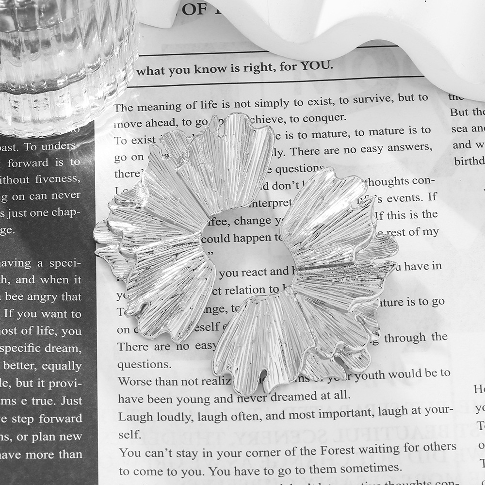 European and American Heavy Industry Alloy Texture Design Symmetrical Flowers Ladies Temperament Luxury Personality Cross-border Easiest for Match Earrings