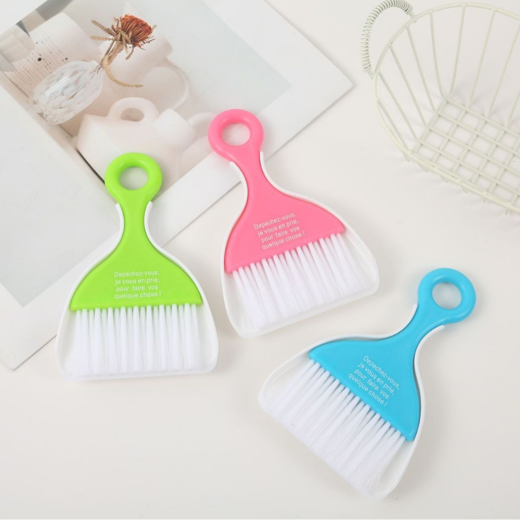 Factory dustpan small broom two-piece desktop brush keyboard cleaning brush pet hamster cage cleaning tool set