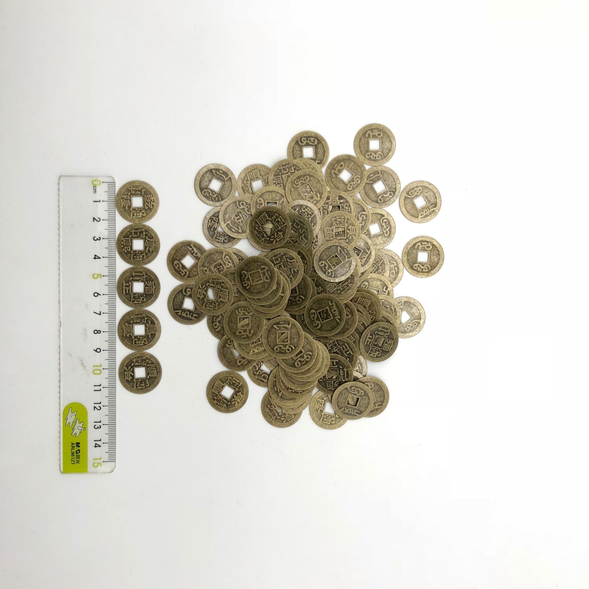 Manufacturer Wholesale 2.3cm Metal Retro Five Emperors' Money and Six Emperors' Money, Various Antique Brass Coins Kangxi Tongbao