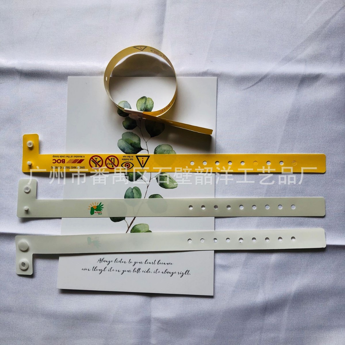 Supply PVC synthetic paper wrist strap disposable bracelet bar meeting disposable PVC wrist strap