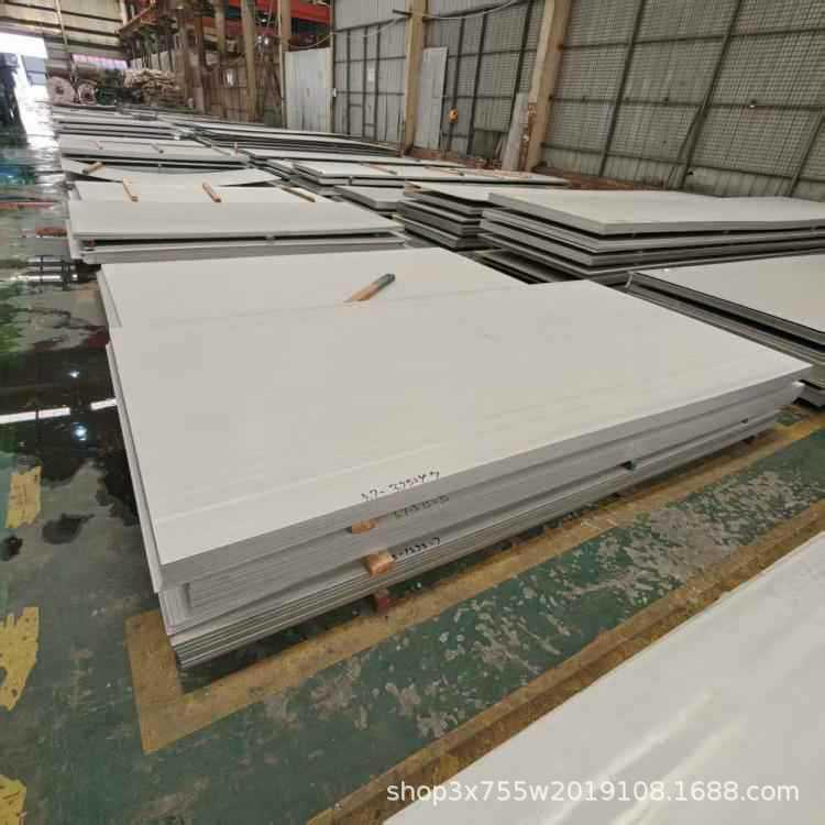 Горячекатаные плоские пластины из нержавеющей стали 201304 442 средне-толстые пластины в наличии с полными характеристиками и большими скидками на объем